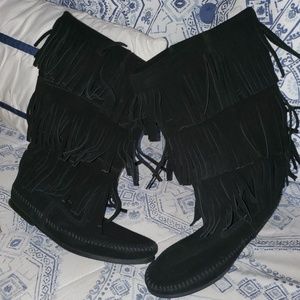 Minnetonka 3 tier Fringe Booties